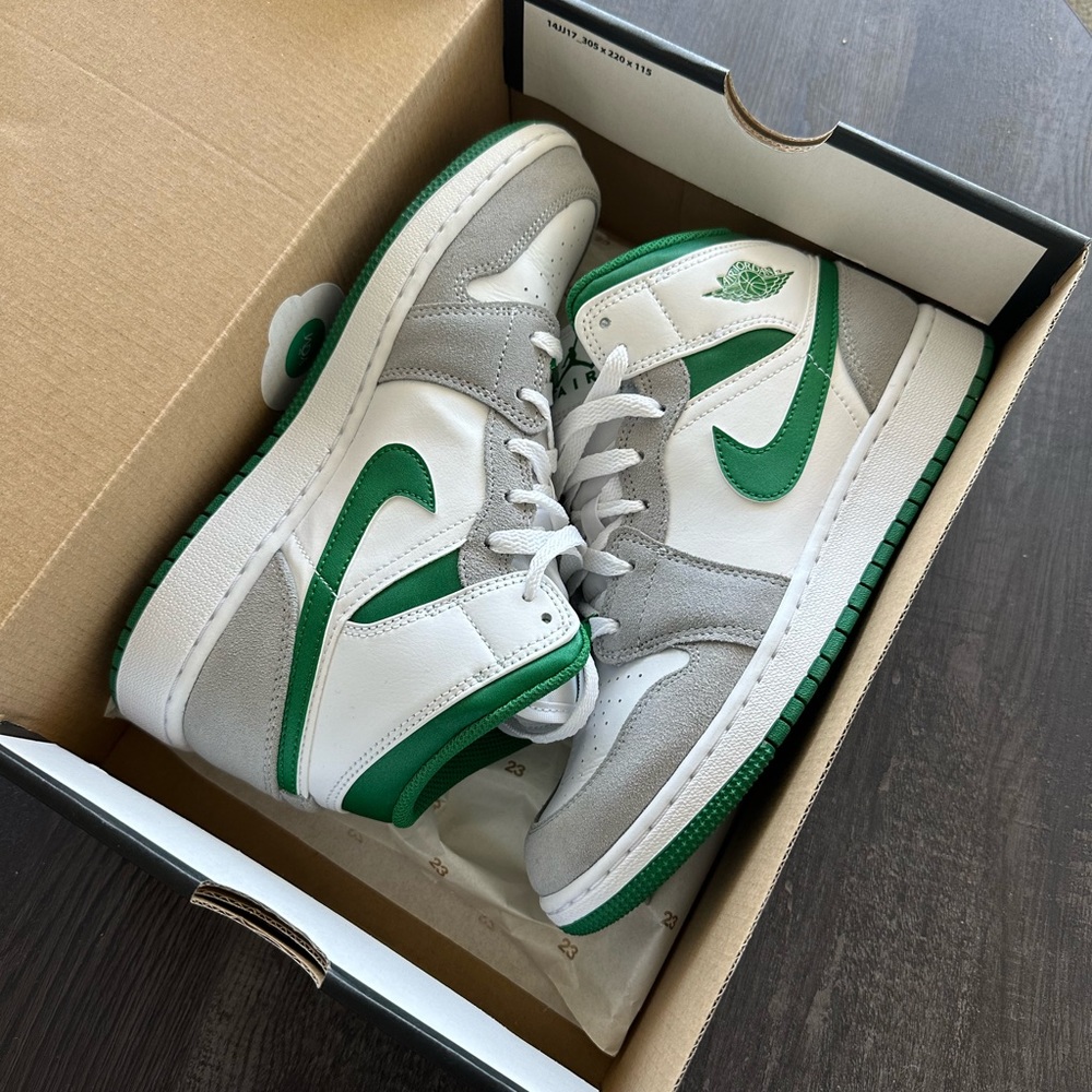 Jordan 1 Mid SE White Pine Green Smoke Grey (GS) (size 6.5 Youth, 8 women)